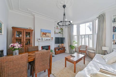 2 bedroom maisonette to rent, Oakhill Road, East Putney, London, SW15