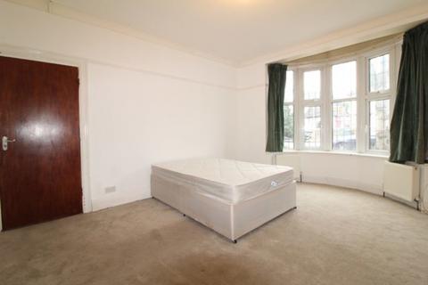 House share to rent, Woodland Way, London