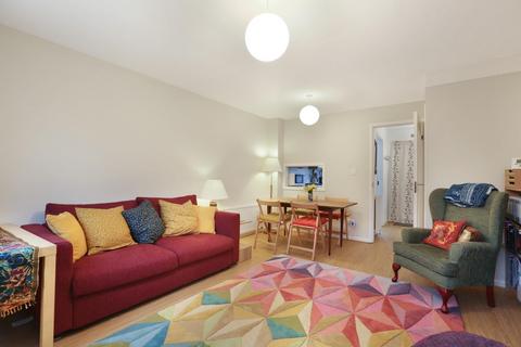2 bedroom terraced house to rent, Cuthill Walk, London