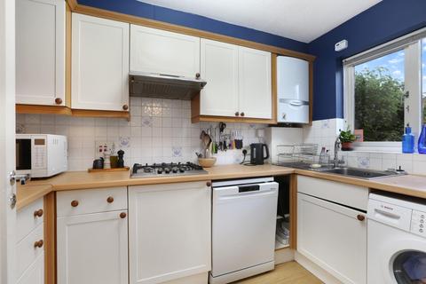 2 bedroom terraced house to rent, Cuthill Walk, London