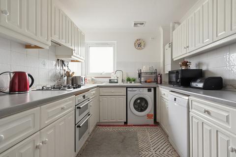 2 bedroom apartment to rent, Balcarres Avenue, Kelvindale