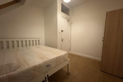 House share to rent, The Avenue, London N8