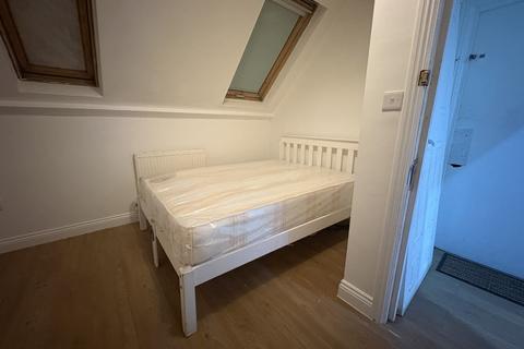 House share to rent, The Avenue, London N8