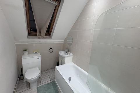 House share to rent, The Avenue, London N8