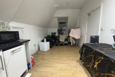 House share to rent, The Avenue, London N8