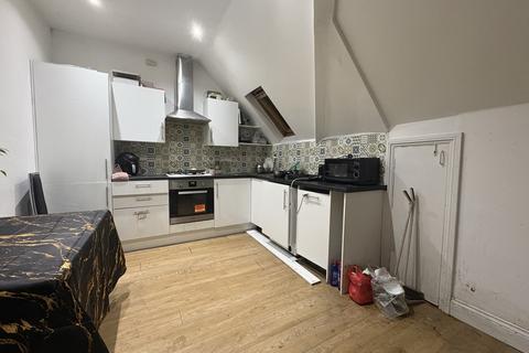 House share to rent, The Avenue, London N8