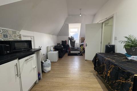 House share to rent, The Avenue, London N8