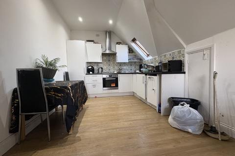 House share to rent, The Avenue, London N8