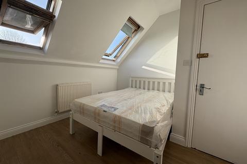 House share to rent, The Avenue, London N8