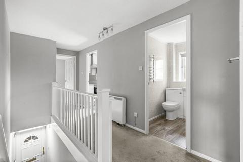 2 bedroom flat to rent, Derwent Close, Amersham