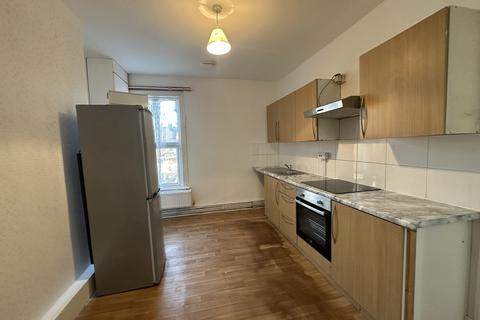 2 bedroom flat to rent, Lansdowne Road, Ilford