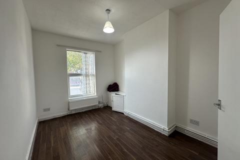2 bedroom flat to rent, Lansdowne Road, Ilford