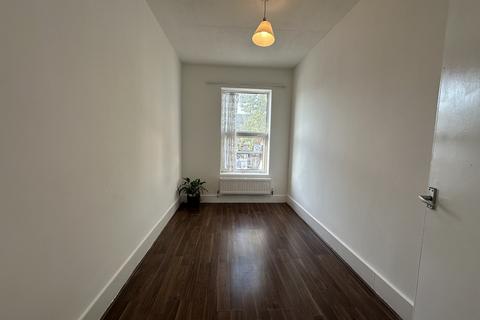 2 bedroom flat to rent, Lansdowne Road, Ilford