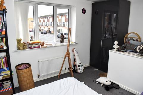 2 bedroom semi-detached house to rent, Lauderdale Crescent, Grove Village, Manchester