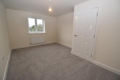 2 bedroom maisonette to rent, Martin Drive, Common Lane, Kenilworth