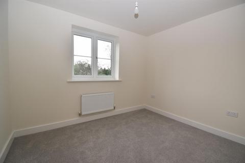 2 bedroom maisonette to rent, Martin Drive, Common Lane, Kenilworth