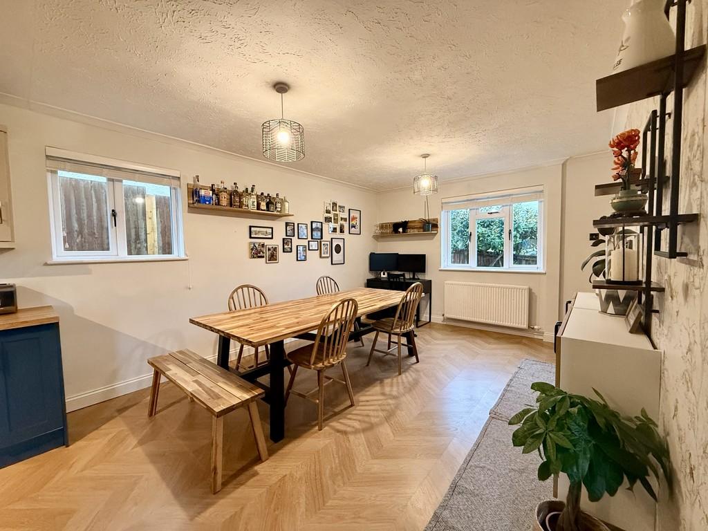 Kitchen/Dining Area