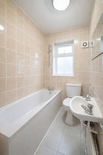 2 bedroom apartment to rent, Vine Place, Hounslow TW3