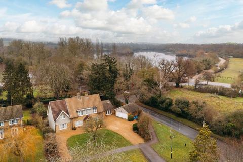 undefined, Hall Close, Bedford MK43
