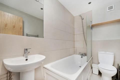 2 bedroom flat to rent, Branksome Road, SW2