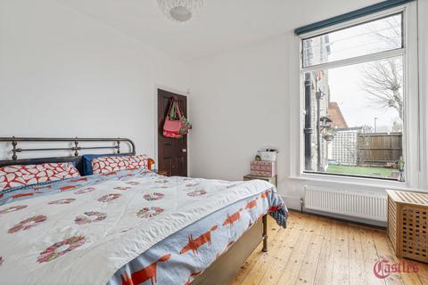 2 bedroom flat for sale, Park Avenue North, N8