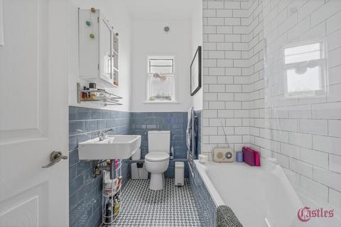 2 bedroom flat for sale, Park Avenue North, N8