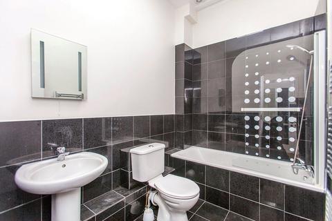 2 bedroom flat to rent, Birchington Road, London