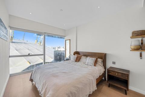 2 bedroom flat to rent, Cutter Lane, London
