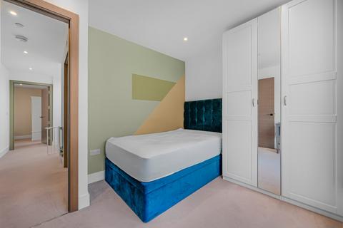 5 bedroom semi-detached house to rent, Davison Close, London