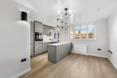 1 bedroom house to rent, Upper Richmond Road, Putney, London