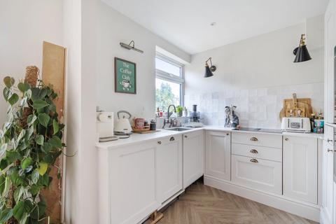 3 bedroom semi-detached house to rent, Grange Road, London, SE19