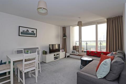 2 bedroom flat for sale, Davaar House, Ferry Court, Cardiff