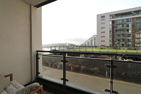 2 bedroom flat for sale, Davaar House, Ferry Court, Cardiff