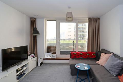2 bedroom flat for sale, Davaar House, Ferry Court, Cardiff