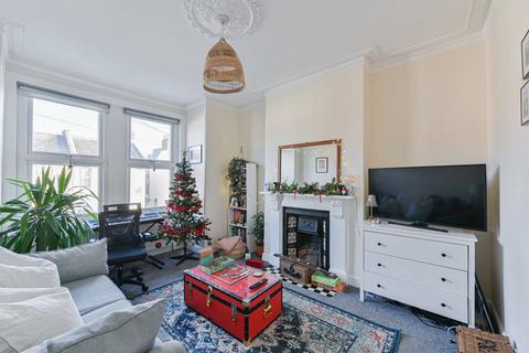 2 bedroom flat to rent, Himley Road, Tooting, London, SW17
