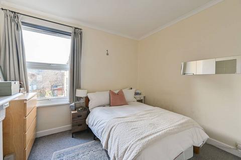 2 bedroom flat to rent, Himley Road, Tooting, London, SW17