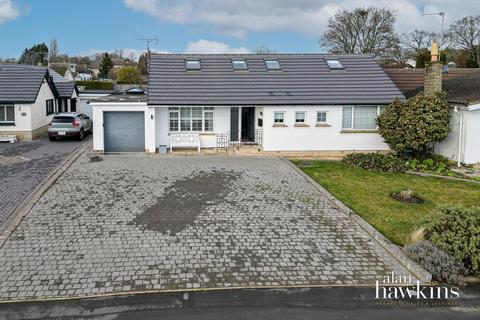 4 bedroom detached bungalow for sale, Chestnut Springs, Lydiard Millicent.
