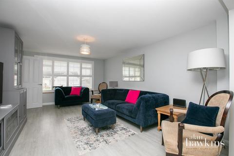4 bedroom detached bungalow for sale, Chestnut Springs, Lydiard Millicent.