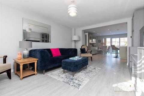 4 bedroom detached bungalow for sale, Chestnut Springs, Lydiard Millicent.