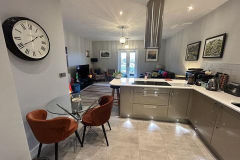 3 bedroom apartment for sale, Pwllycrochan Avenue, Colwyn Bay