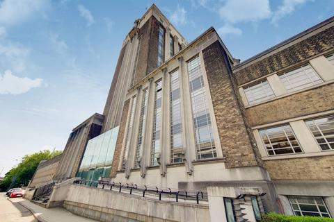1 bedroom flat to rent, Great West Road, Brentford, TW8