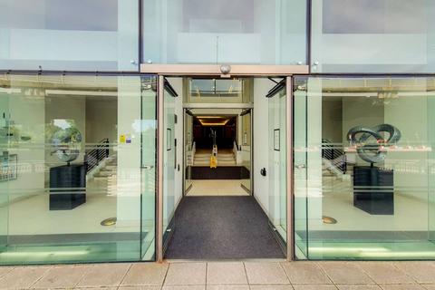 1 bedroom flat to rent, Great West Road, Brentford, TW8