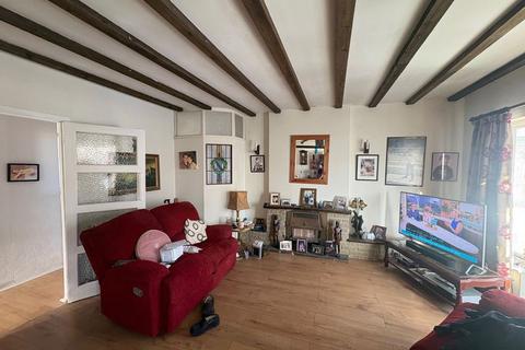2 bedroom detached bungalow for sale, Brighton Road, Coulsdon