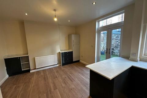 3 bedroom terraced house to rent, *Available Now  3 bedroom family house *