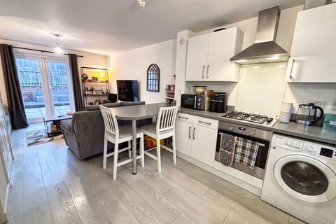 3 bedroom semi-detached house for sale, 154 Ffordd Cadfan, Brigend CF31 2DR