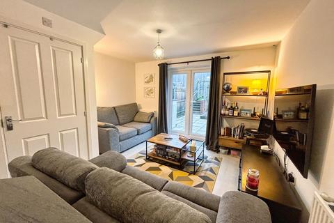 3 bedroom semi-detached house for sale, 154 Ffordd Cadfan, Brigend CF31 2DR