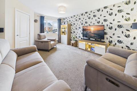 4 bedroom semi-detached house for sale, Kings Road, Shaw, Oldham, OL2