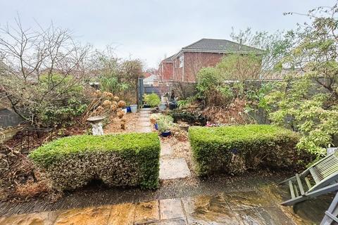3 bedroom semi-detached house for sale, Lawnoaks Close, Brownhills, Walsall WS8 7NG