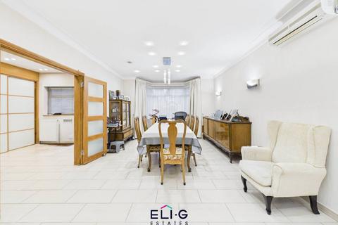 5 bedroom detached house for sale, Woodlands, NW11