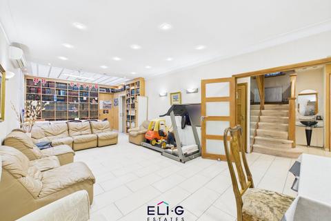 5 bedroom detached house for sale, Woodlands, NW11